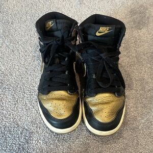 Nike Kids Sneakers Black and Gold